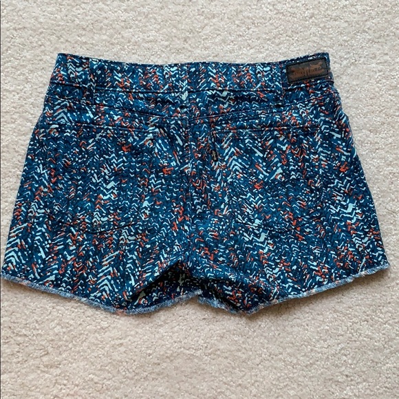 Patterned denim shorts - Picture 2 of 3
